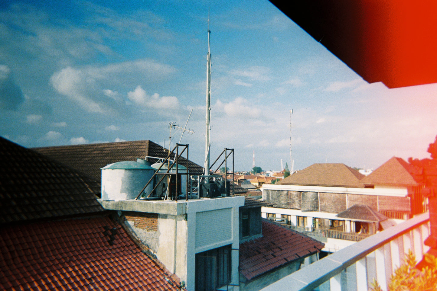 The Kroma 35mm Reusable Film Camera – White